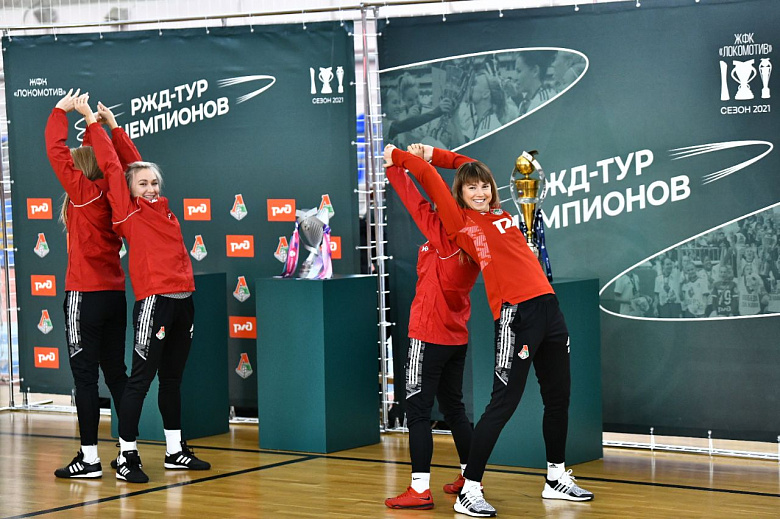 The women's football team Lokomotiv held a master class in Yaroslavl